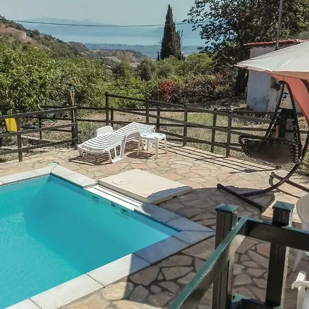 Semesterbostad Awesome In Molos Kammena Vourla With 2 Bedrooms, Internet And Outdoor Swimming Pool Liapáta